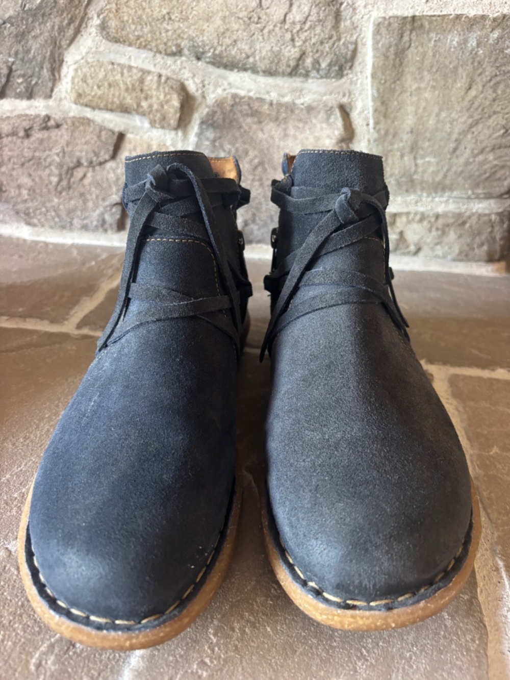 BORN boots - Picture 3 of 4